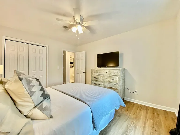 533 Grant Ave #D — Photo 11