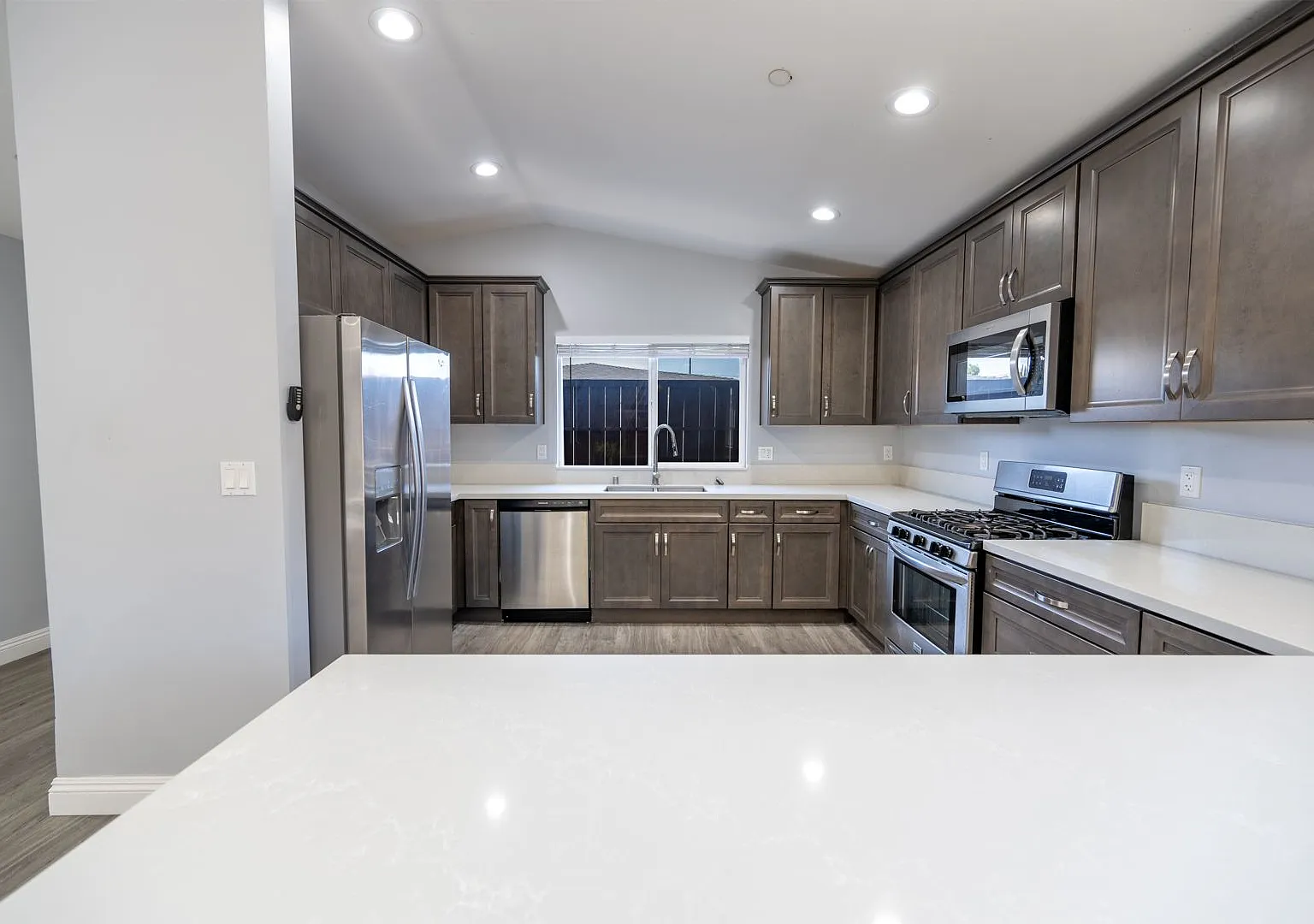 Large 3bd/2ba Detached House with Garage and AC! — Photo 1