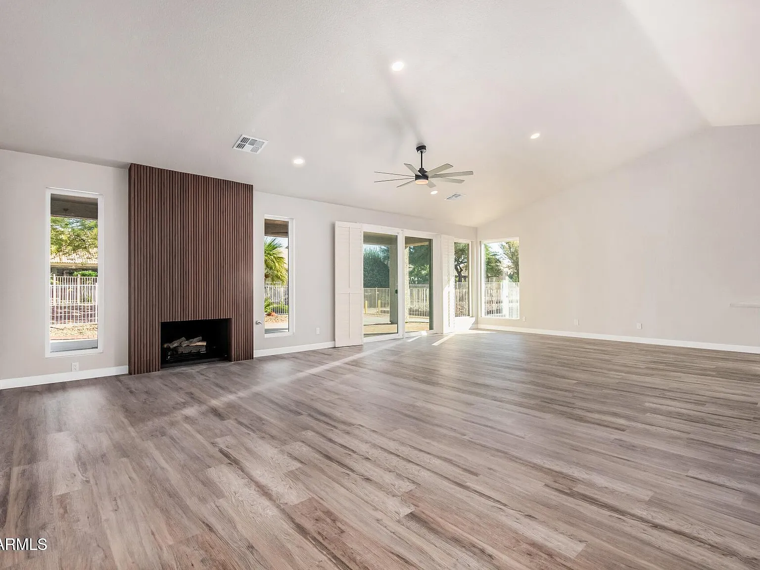 3 bed, 3.0 bath, 2300 sqft, $3,000 — Photo 4