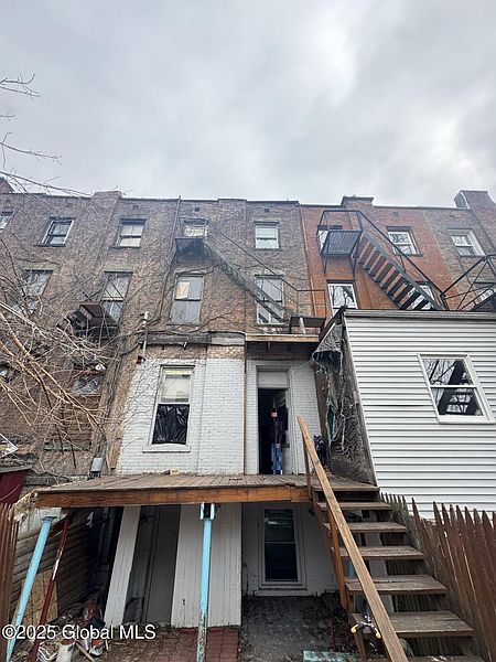 4th image of 436 Clinton Avenue