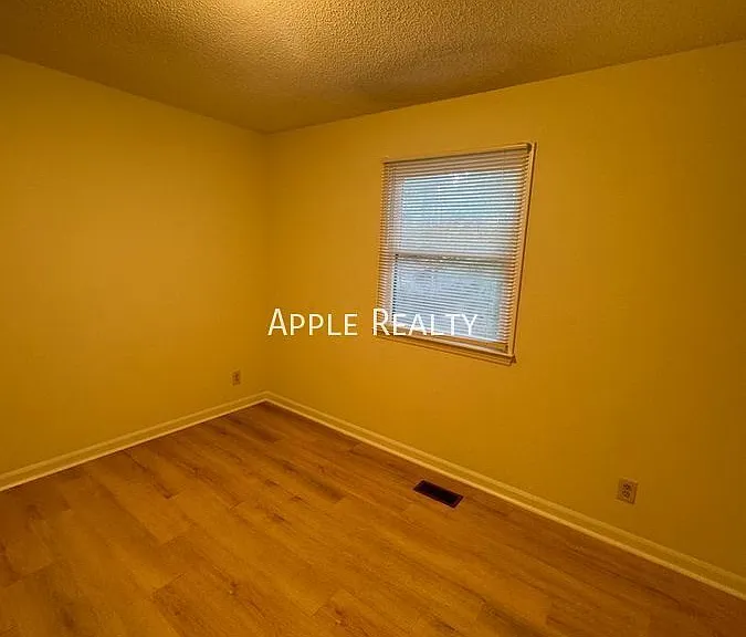 925 Fleming Dr — Photo 16