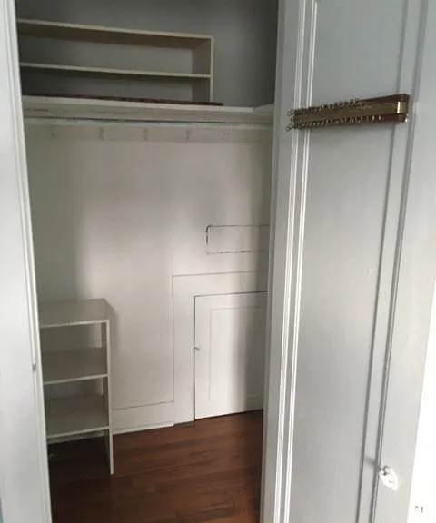 Bedroom Closet
Can be Double Hung