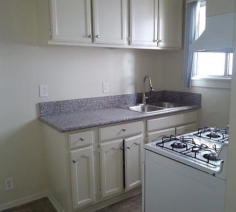 4th image of 1220 S Olive St #0