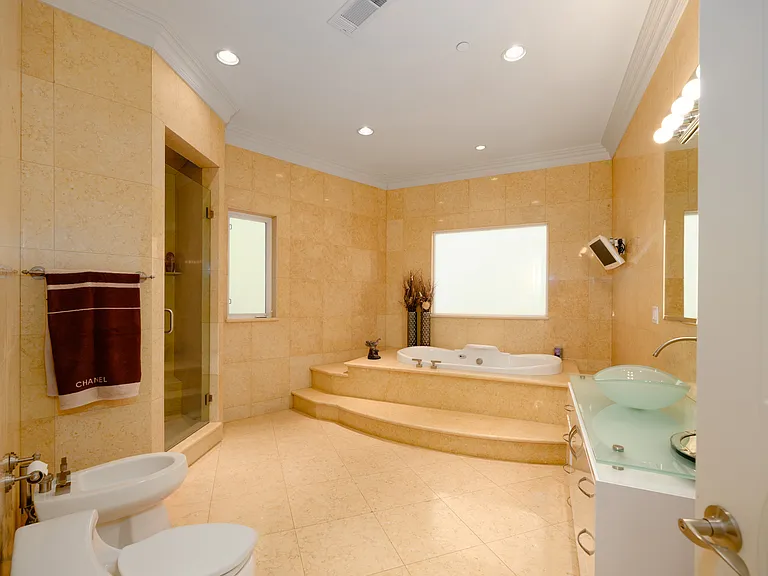 18047 Karen Dr — Photo 35