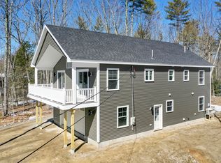 6 Shore Rd, Raymond, ME 04071