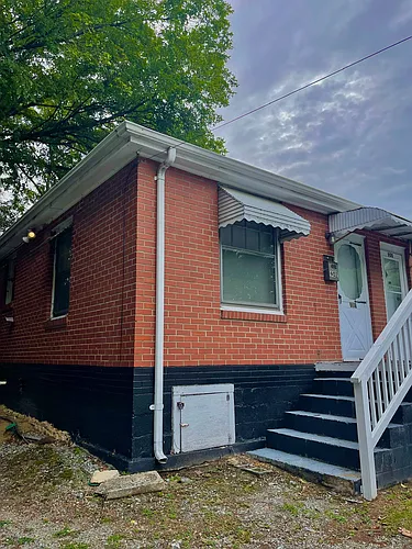 902 W Friendly Ave Photo 1