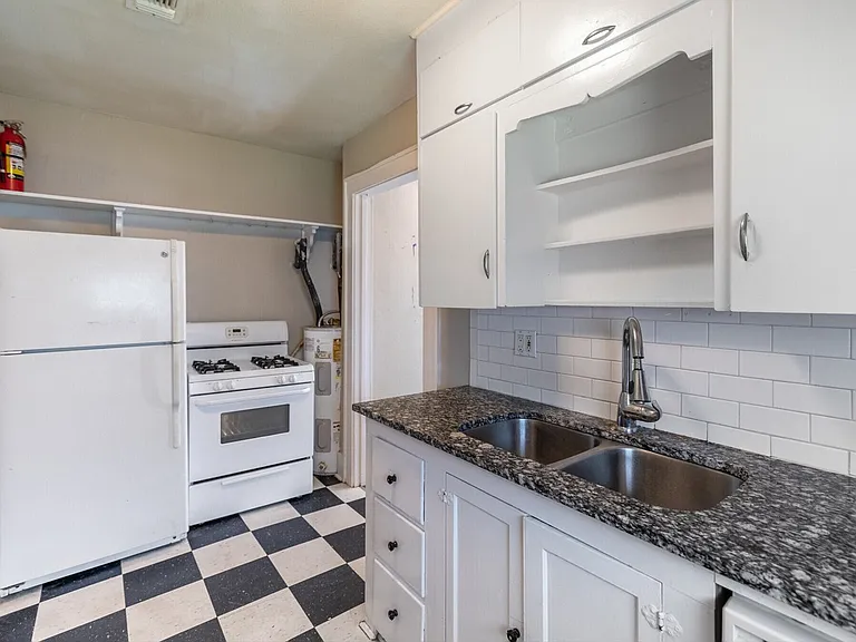 301-311 W Leuda St #301A — Photo 1