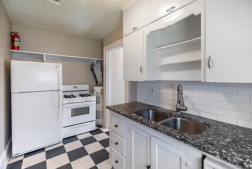 301-311 W Leuda St Photo 1