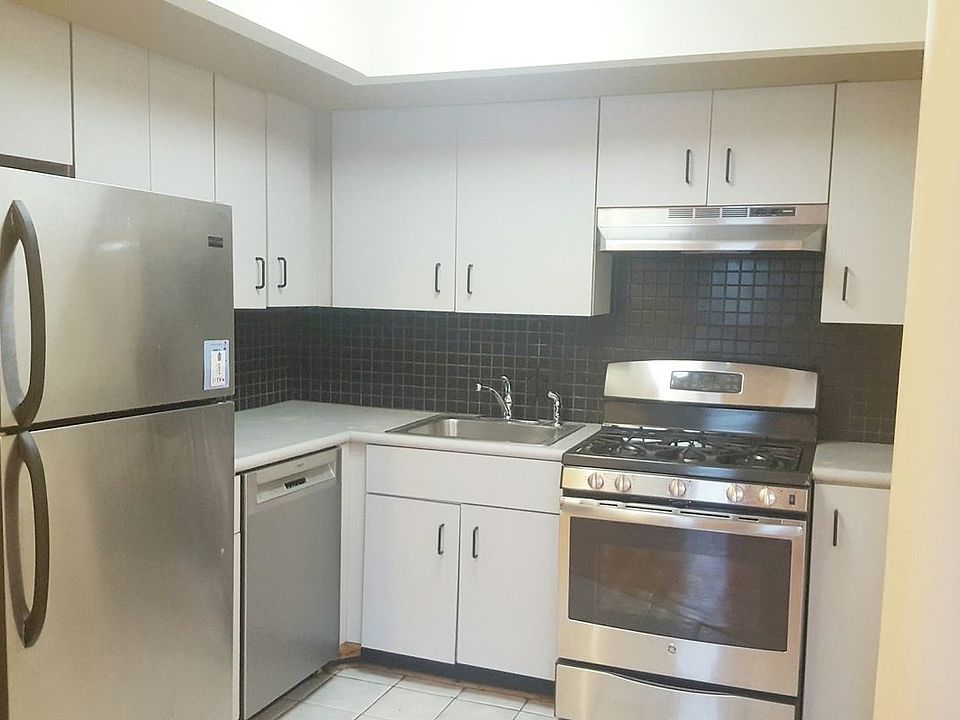 2nd image of 350 Lincoln Pl APT 4P