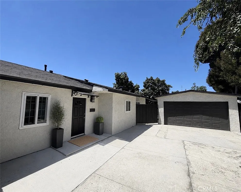 3 bed, 1400 sqft, $3,600 — Photo 1