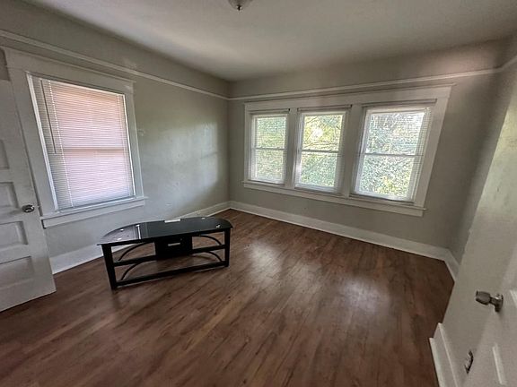 4th image of 1571 E McLemore Ave