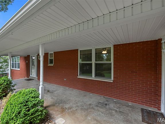 3rd image of 1930 Oak Hills Dr