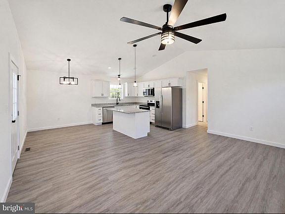 3rd image of 300 E 11th Ave