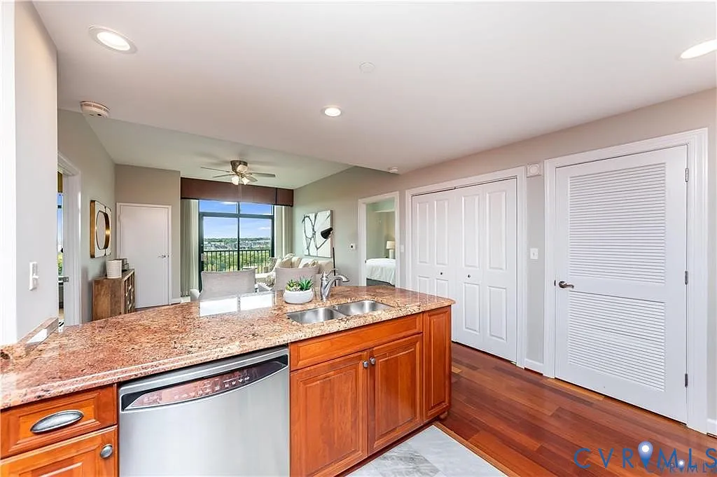2 bed, 2.0 bath, 1037 sqft, $2,450 — Photo 1