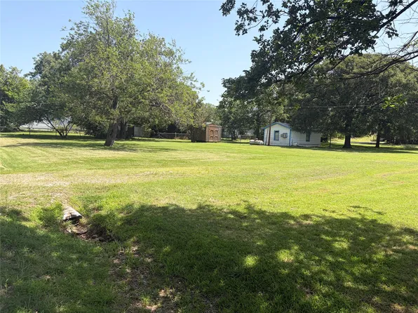 70 Seminole Dr, Gordonville, TX 76245