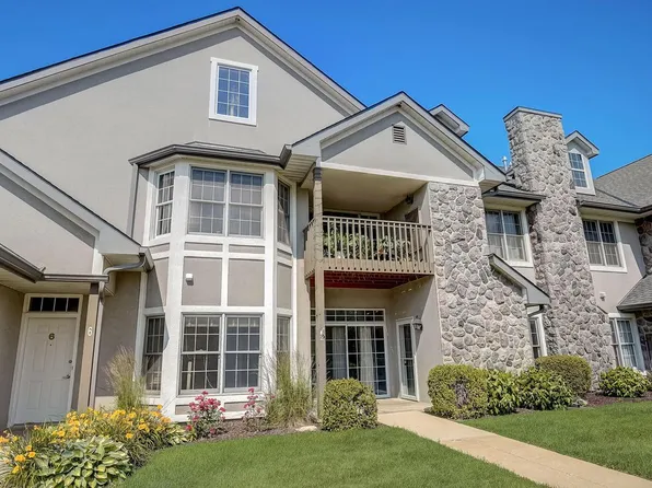 N30W23027 Pineview CIRCLE #2, Pewaukee, WI 53072