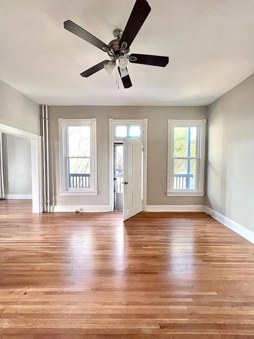 Newly Renovated 3bed/1.5Bath Single Family — Photo 2