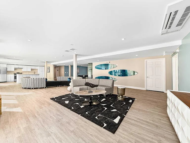 Summerview Beach Resort Luxury Apartments — Photo 15