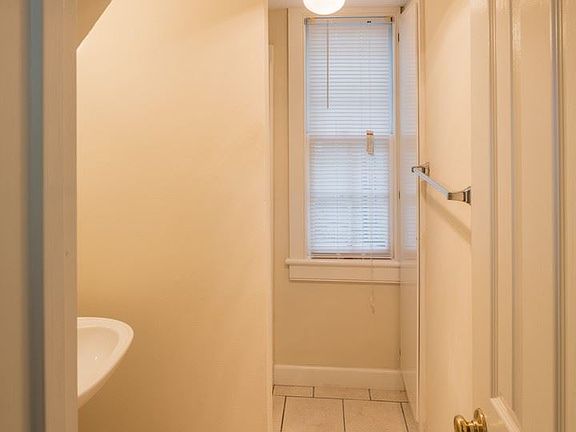 3rd image of 207 Lummus Dr APT C