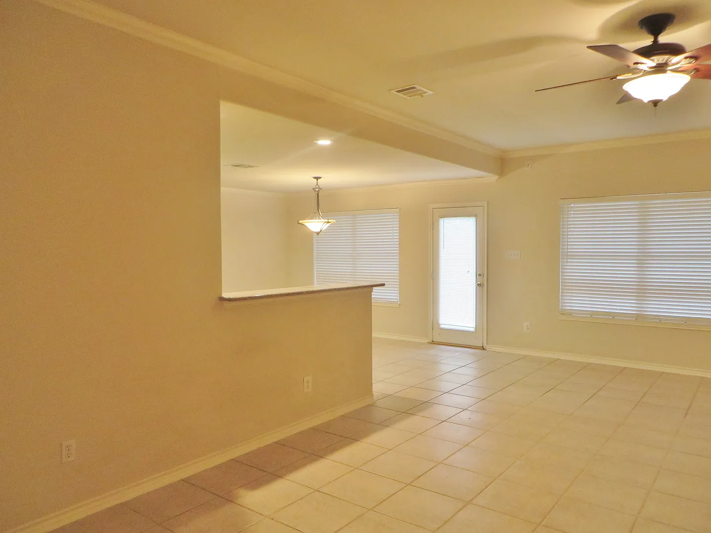 3 Bedroom 2 Bathroom Georgetown Home — Photo 4