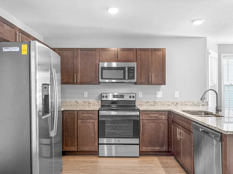 213 Woodland Valley Ln — Photo 16