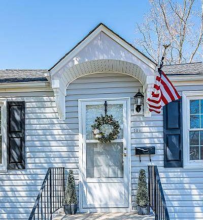 4th image of 204 N Oak Ave