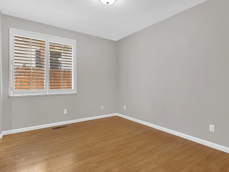 4798 Village Green Pkwy — Photo 26