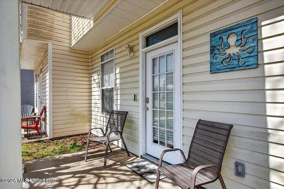 3 bed, 3.0 bath, 1156 sqft, $2,000 — Photo 2