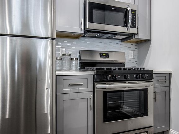 4th image of 34 Berwyn St