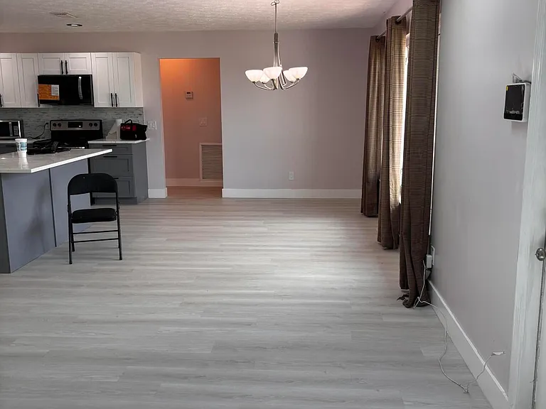 450 SW Eyerly Ave — Photo 7