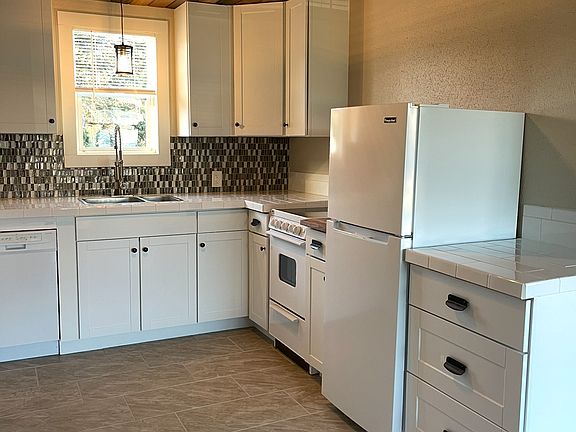 2nd image of 512-514 W Marcy Ave