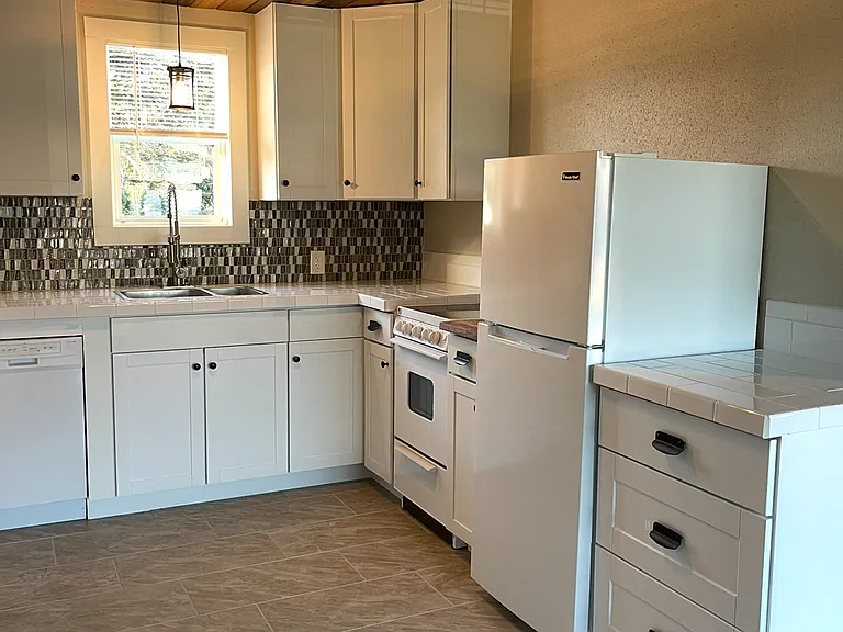 512-514 W Marcy Ave — Photo 2