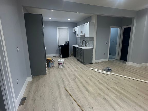 3rd image of 516 Englewood Ave