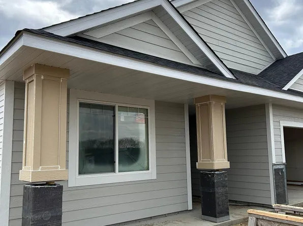 1801 Lynx Pl SE, Pine Island, MN 55963