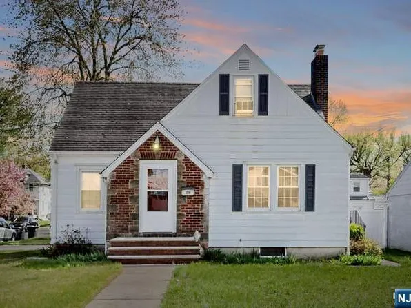 218 Hickory Ave, Bergenfield, NJ 07621
