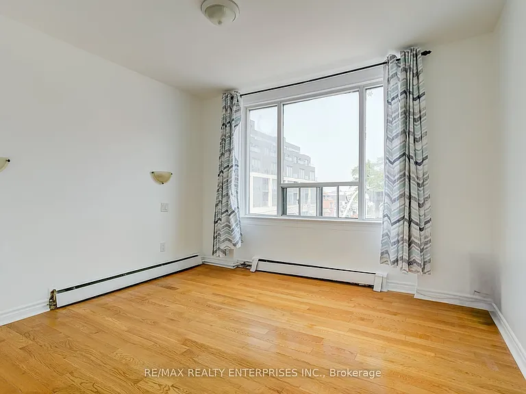 488 Logan Ave — Photo 7