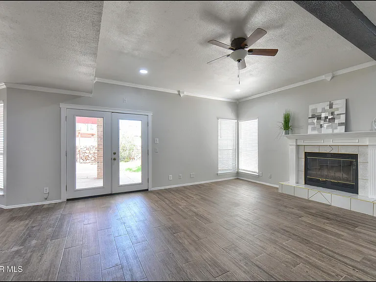 1909 Polly Harris Dr — Photo 2