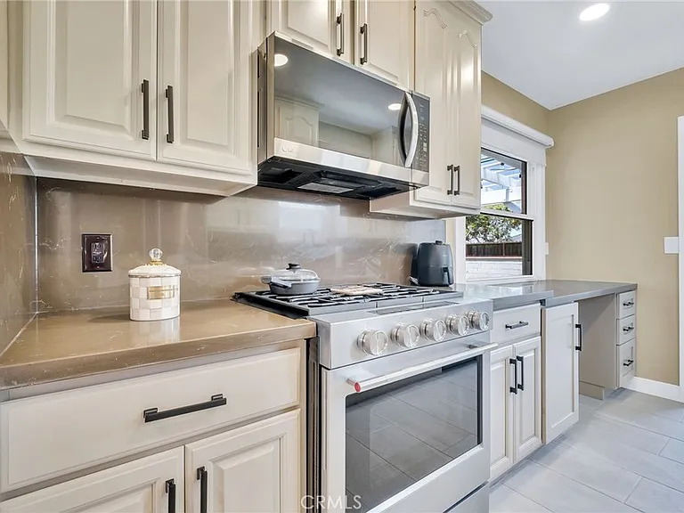 4515 Greenmeadows Ave — Photo 8