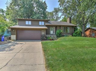 1041 S Cedar Hill Dr, Decatur, IL 62521