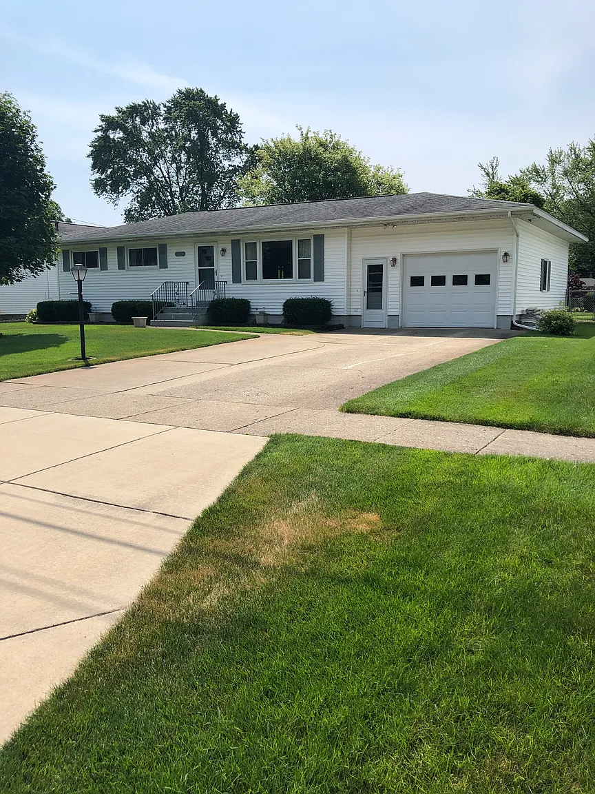 1863 Reneer Ave photo 1