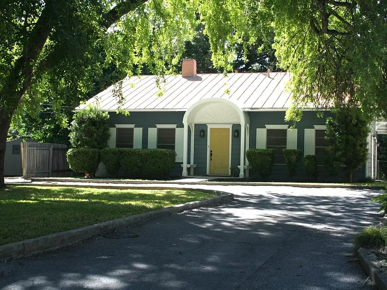 E Lincoln St — Photo 4