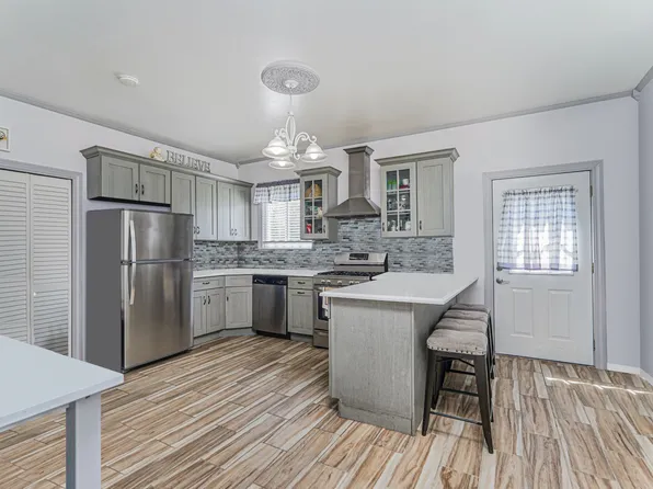 64 Chestnut Avenue image 9 of 27