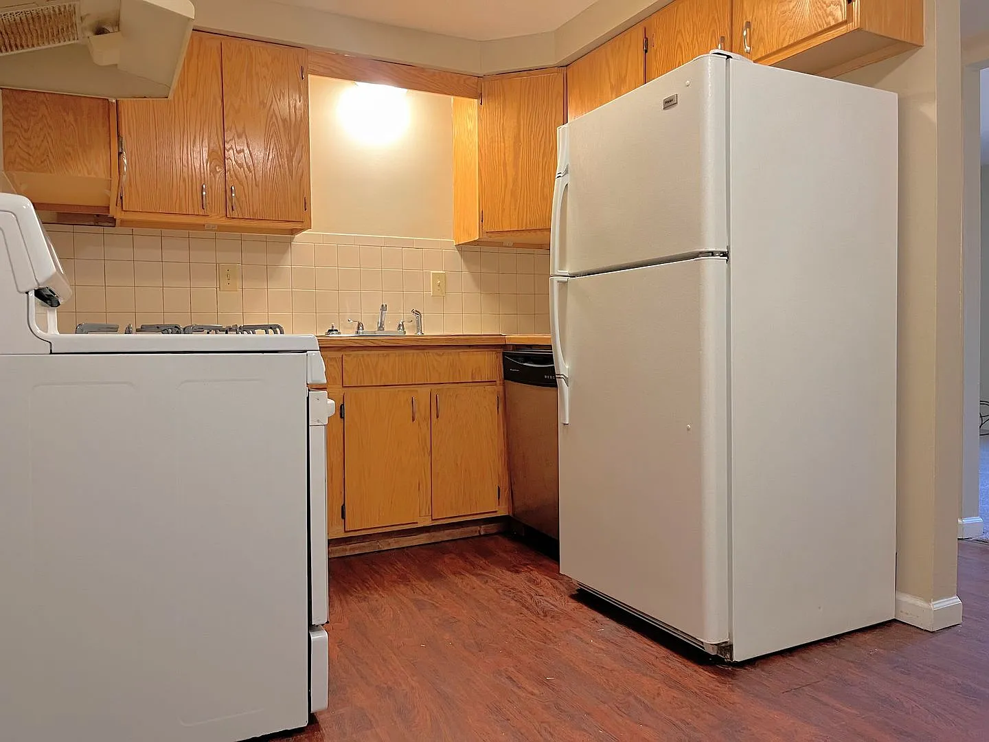 576 Taunton Place — Photo 3