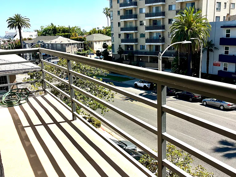 1360 S Beverly Glen Blvd #501 — Photo 3