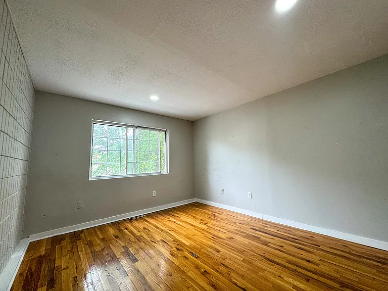 76A11 Sherman Ave #11 — Photo 7