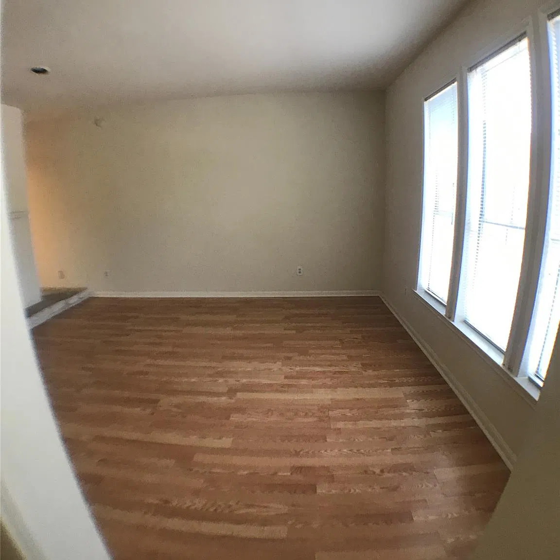 4 bed, 2.0 bath, 1077 sqft, $2,200 — Photo 2