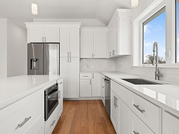 4th image of 2 Old County Rd #10