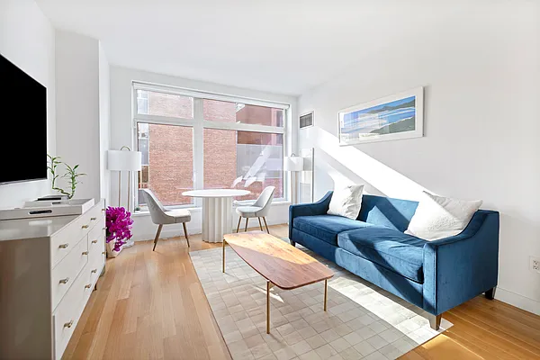 Sold by R New York | media 3