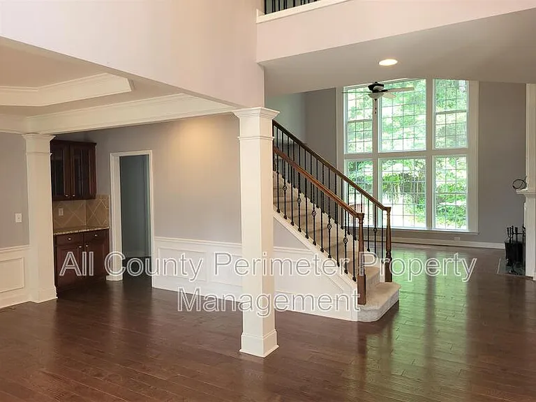 4445 Agard St — Photo 8