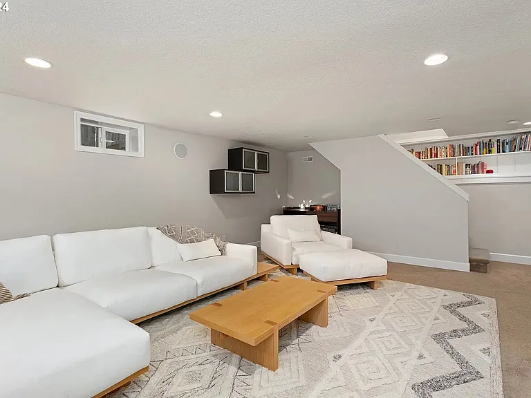 125 W 37th St — Photo 17